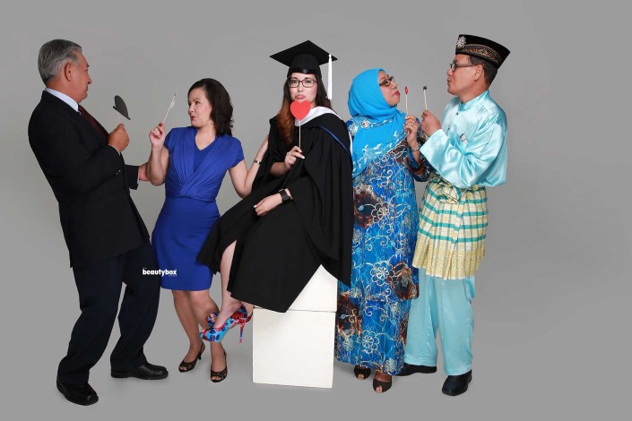 professional graduation photo shoot services in singapore